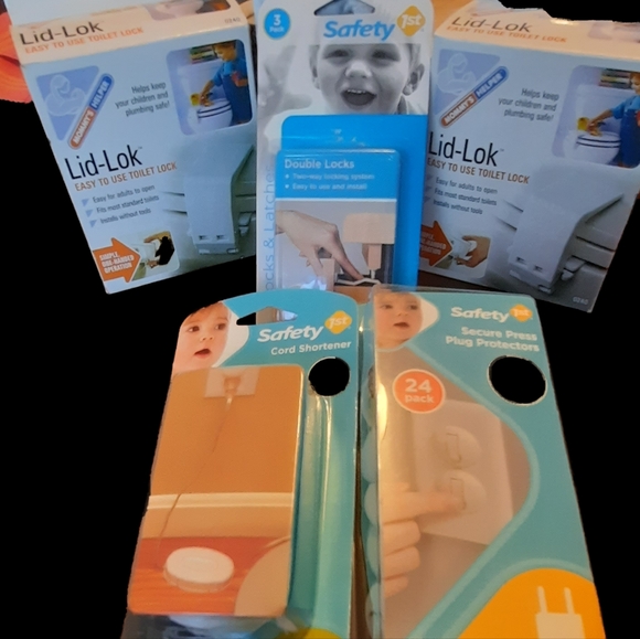 "CHILDPROOF YOUR HOUSE" STATION - Picture 3 of 3